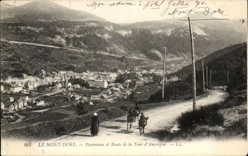 Le Mont-Dore — Panorama und Straße der Tour d'Auvergne — LL. N° 163 - Vorderseite