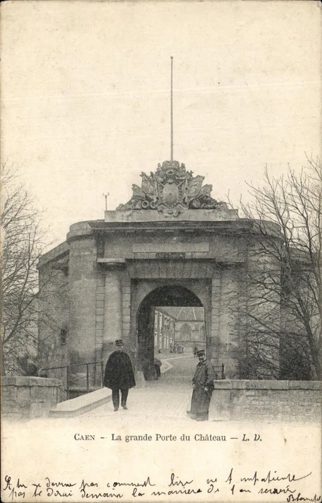 Caen — A grande Porta do Castelo — L. D. - Frente