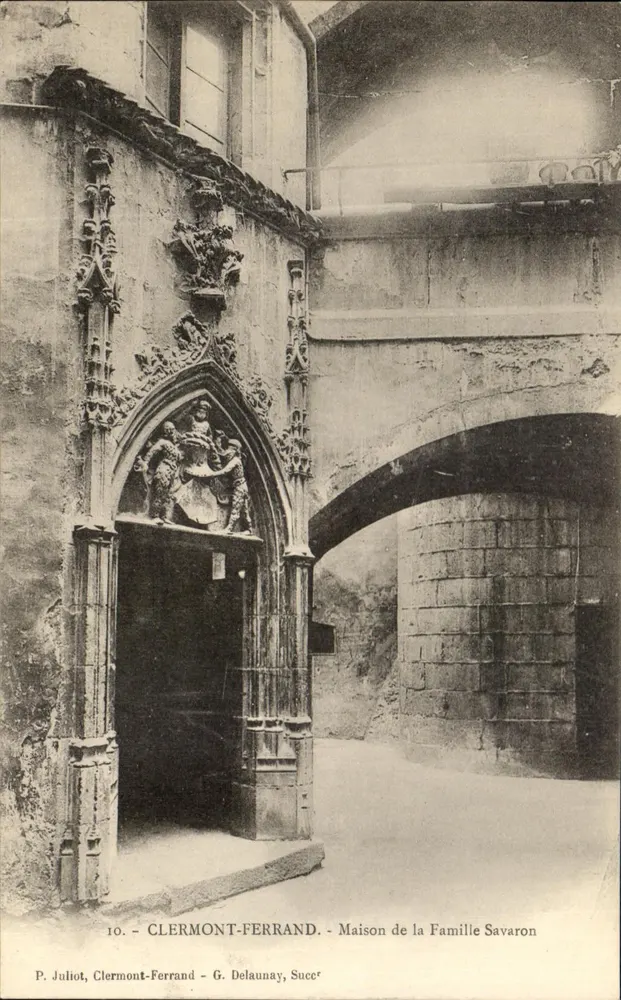 Clermont-Ferrand — Haus der Familie Savaron — P. Juliot, Clermont-Ferrand - G. Delaunay, Sucer - Vorderseite