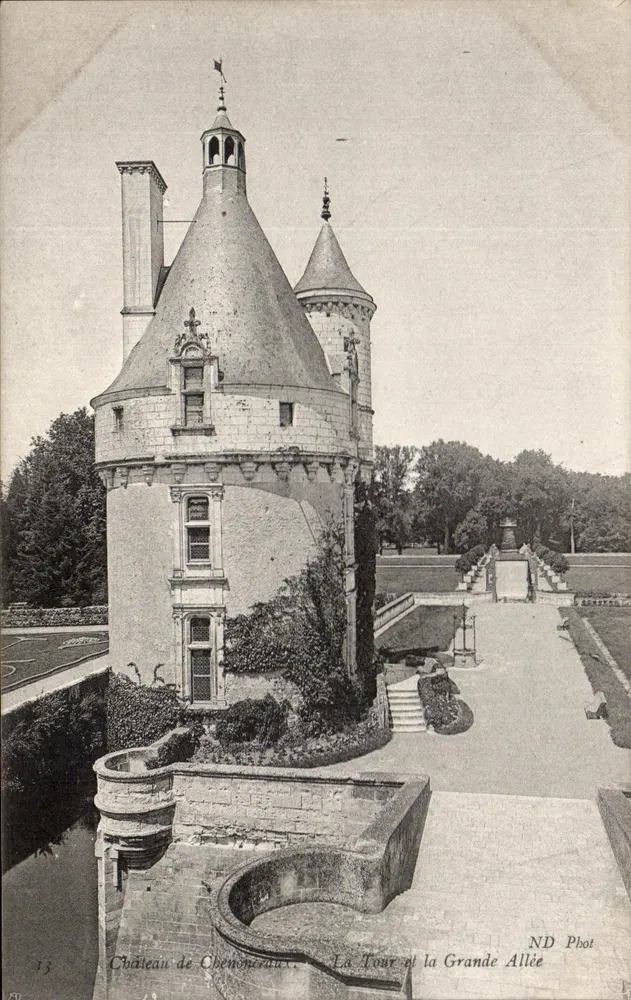 Castelo de Chenonard — A Torre e a Grande Avenida — ND Phot - Frente