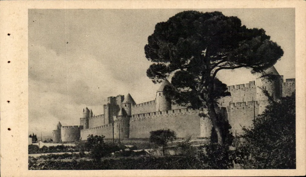 Cidade de Carcassonne — Frente Sul — editor Sév. Commercial Historiques, Paris - Frente
