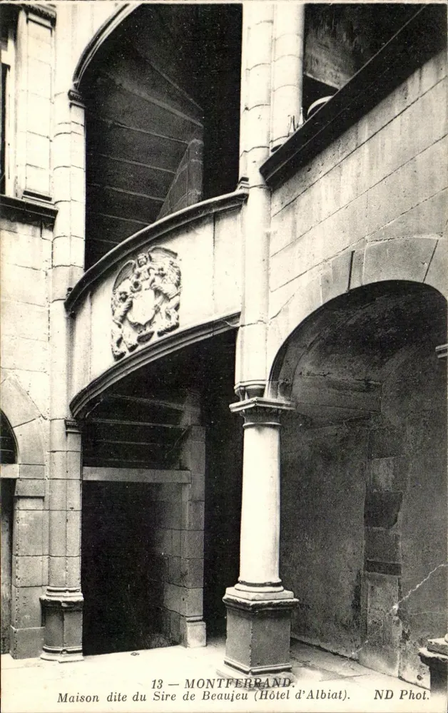 Haus genannt Lord of Beaujeu (Hôtel d'Albiat) — Montferrand — ND Phot. - Vorderseite