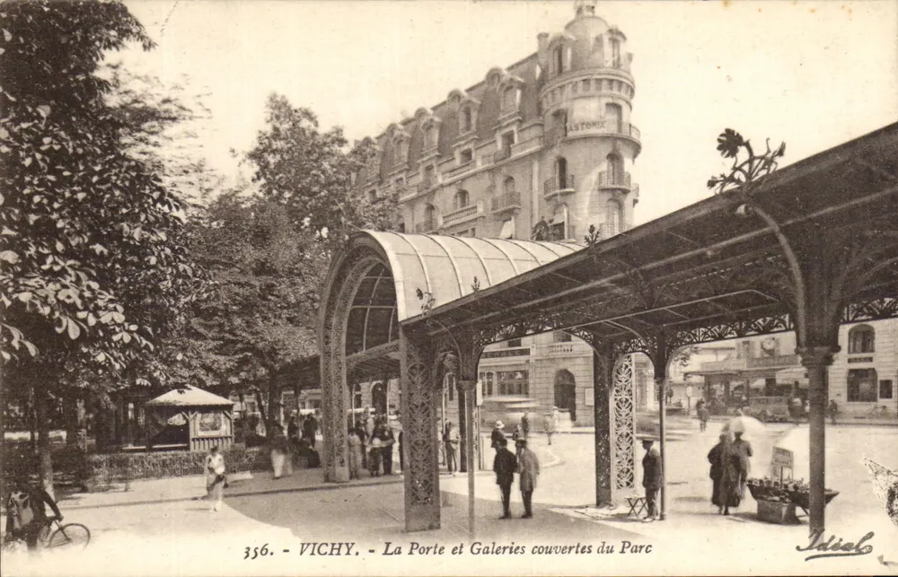 Vichy - A Porta e Galerias Cobertas do Parque — Idéol, n° 356 - Frente