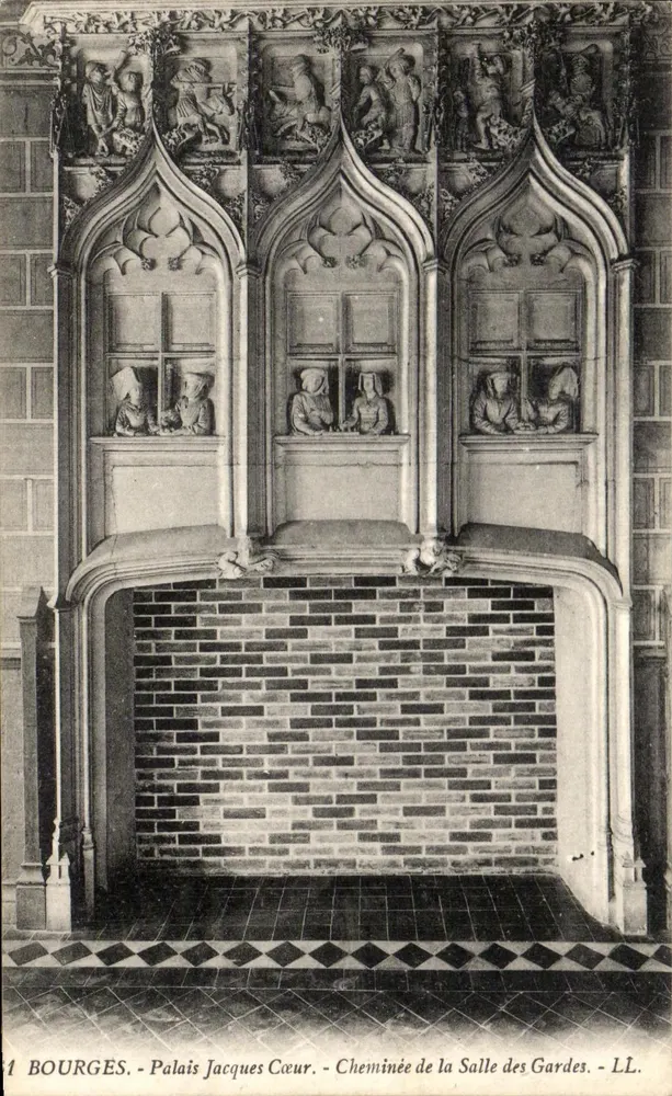 Bourges - Palais Jacques Cœur - Kamin der Salle des Gardes - LL - Vorderseite