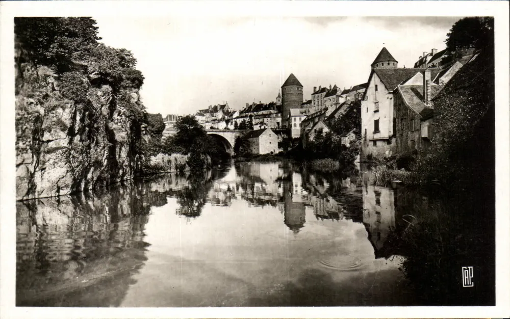 Semur — Paisagem sobre o Armançon — G.A.P. Paris - Frente