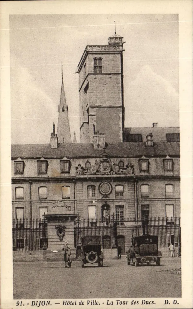 Dijon — Rathaus — Die Türme der Herzöge — D. D. - Vorderseite