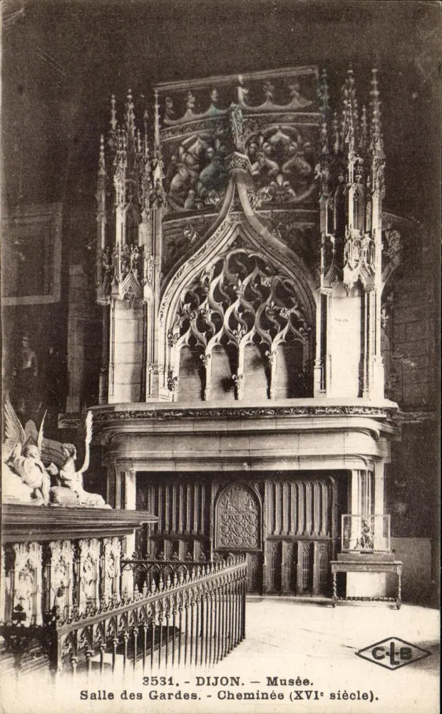 Dijon - Museu. Sala dos Guardas. Lareira do século XVI. - Frente