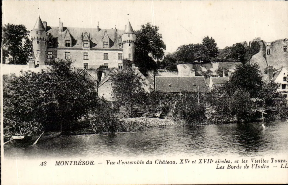 Montrésor — Algemene uitzicht op het Kasteel, 15e en 17e eeuw, en de Oude Torens. De Randen van de Indre — LL - Voorkant
