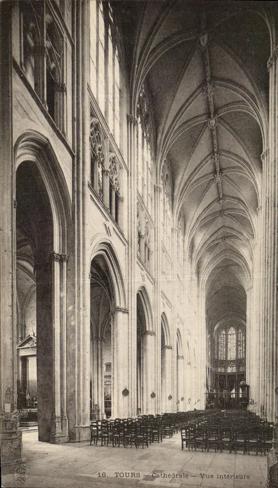 Tours — Catedral — Vista interna — Editor: C. L. B. (n° 16) - Frente