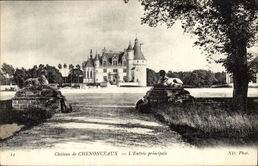Castelo de CHENONCEAUX — A Entrada Principal — ND. Fot. - Frente
