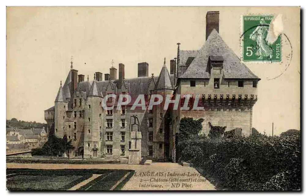 Langeais (Indre-et-Loire) — Château (côté ouest) et cour intérieure — ND Phot. - Frente