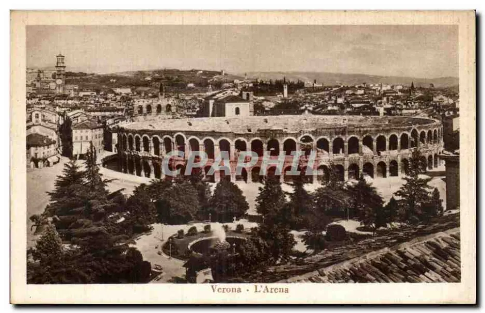 Verona - L'Arena — panoramowy widok z rzymskiego teatru z miastem na tle — wydawca V. M. V. - Awers