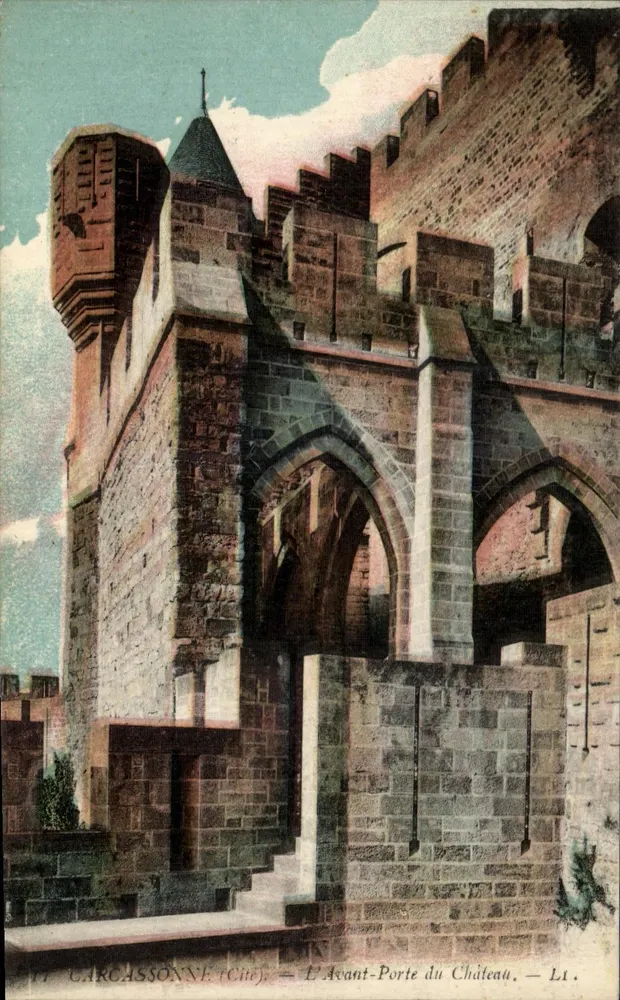 Carcassonne (Cidade) — A Porta Frontal do Castelo — LI - Frente