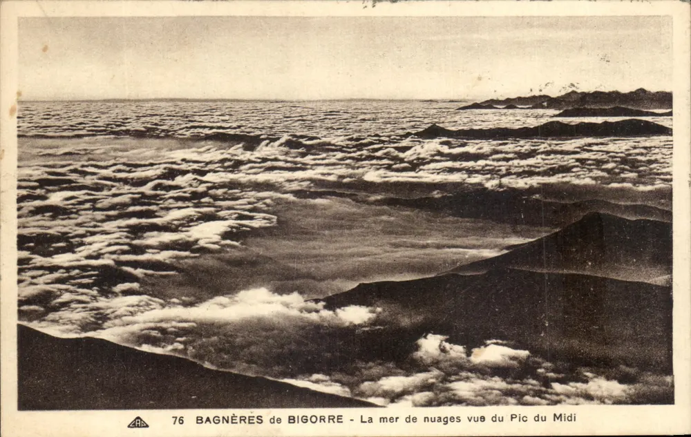 Bagnères-de-Bigorre — Blick auf das Meer der Wolken vom Pic du Midi — Verlag C.P. des Arts, Nr. 76 - Vorderseite