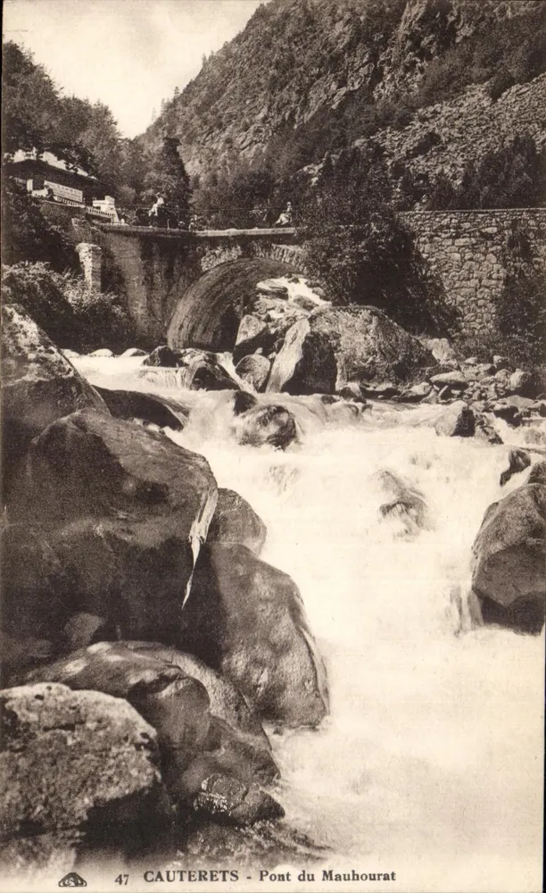 Cauterets - Ponte do Mauhourat — vista do ponte de pedra sobre um curso d'água rápido, editor não identificado, n° 47 - Frente