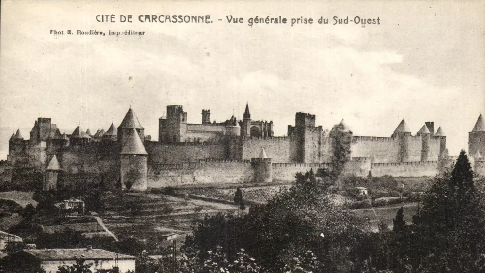 Cité de Carcassonne — Vue générale prise du Sud-Ouest — Phot. E. Roudière, imp.-éditeur - Recto