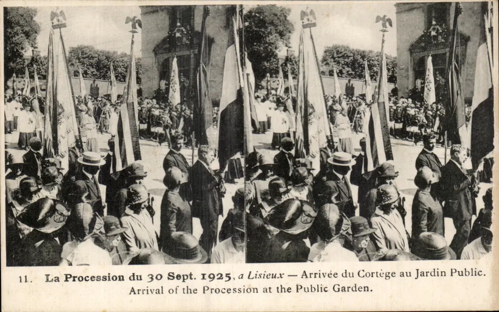 Prozession des 30. September 1925 in Lisieux — Ankunft des Zuges im öffentlichen Garten - Vorderseite