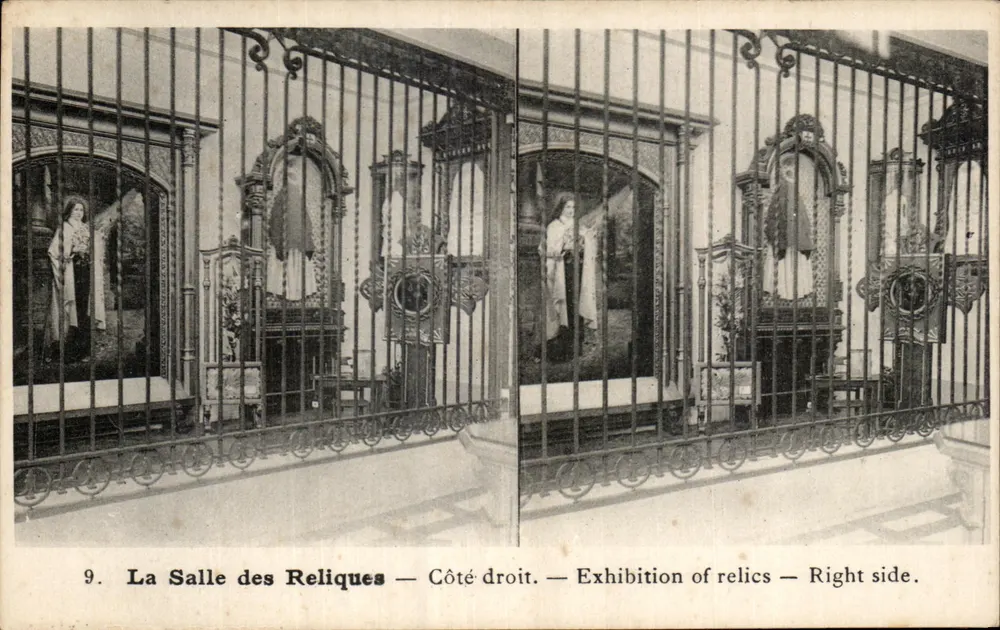 Die Halle der Reliquien — Rechte Seite — Ausstellung von Reliquien — Rechte Seite. - Vorderseite