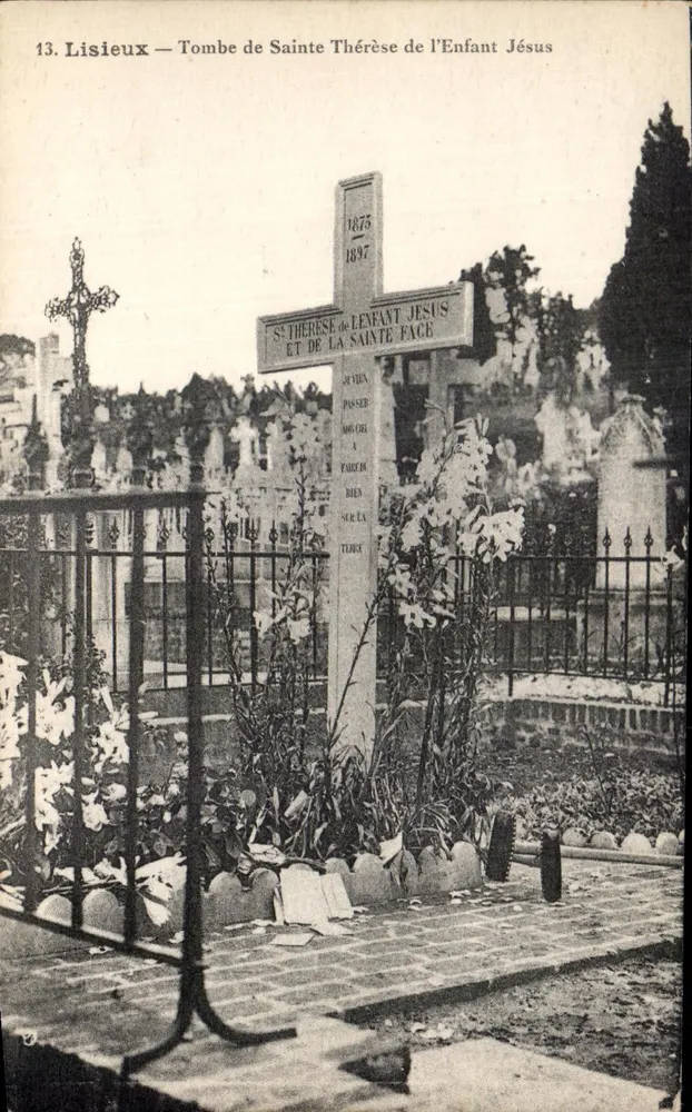 Lisieux — Tumba de Santa Térèsa da Criança Jesus — Edição Palais du Rossaire - Frente