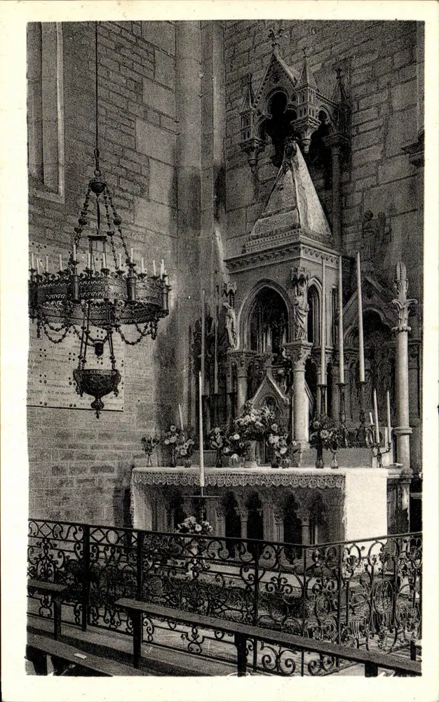 Beaune — Innenansicht der Kirche Notre-Dame — Kapelle der Jungfrau - Vorderseite