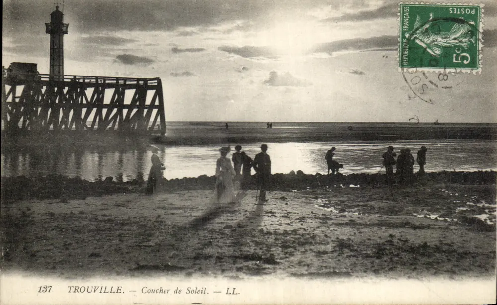TROUVILLE — Coucher de Soleil — LL. — N° 137 - Frente