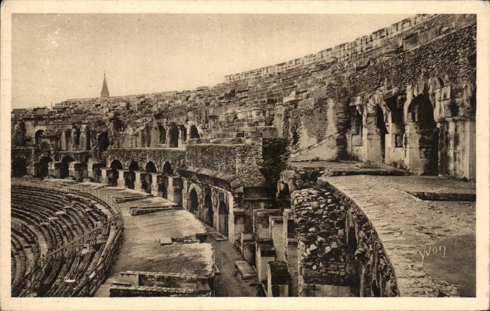 Nîmes (Gard) — Interior das Arênes - Galerias e Gradins — Les Éditions d'Art Yvon, Paris - Frente