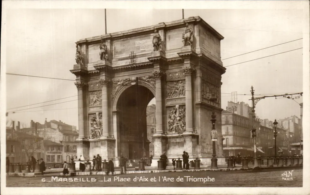 Marselha — A Place d'Aix e o Arco do Triunfo — A.N. Paris - Frente