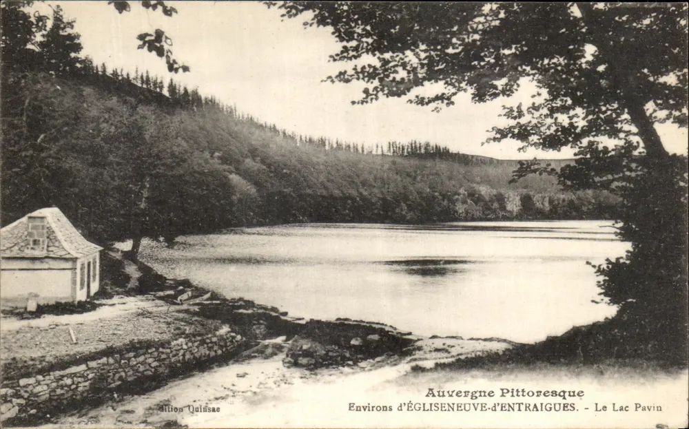 Auvergne Pittoresk — Umgebung von ÉGLISENEUVE-d'ENTRAIGUES — See Pavin — Ausgabe Quidsae - Vorderseite