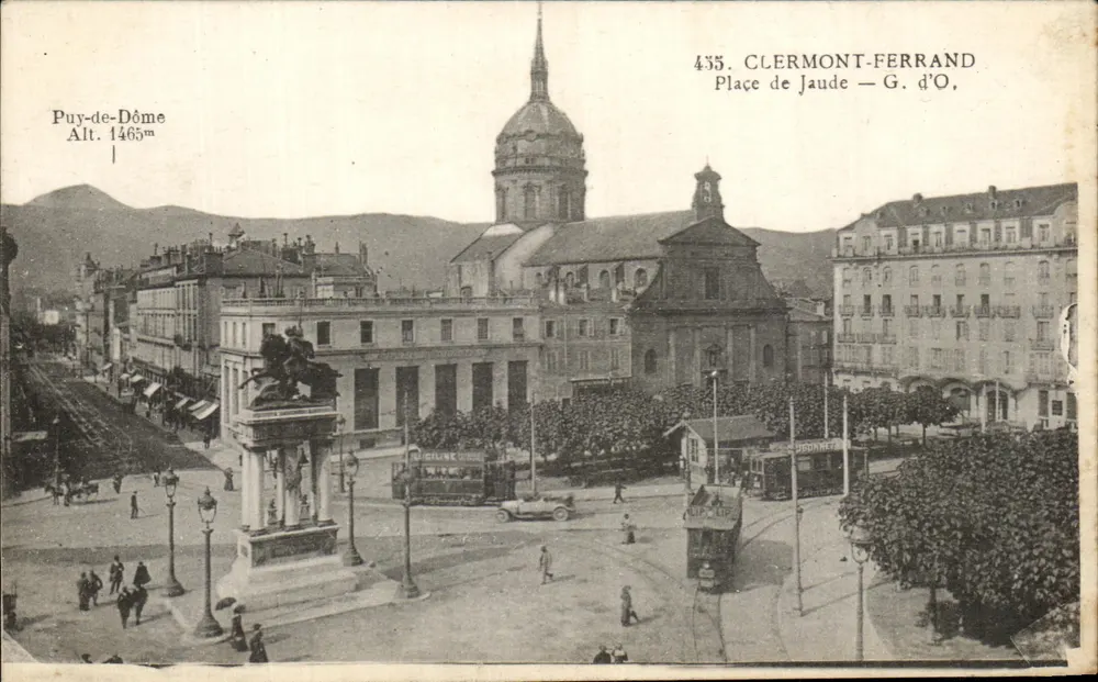Clermont-Ferrand — Place de Jaude — G. d'O. - Frente