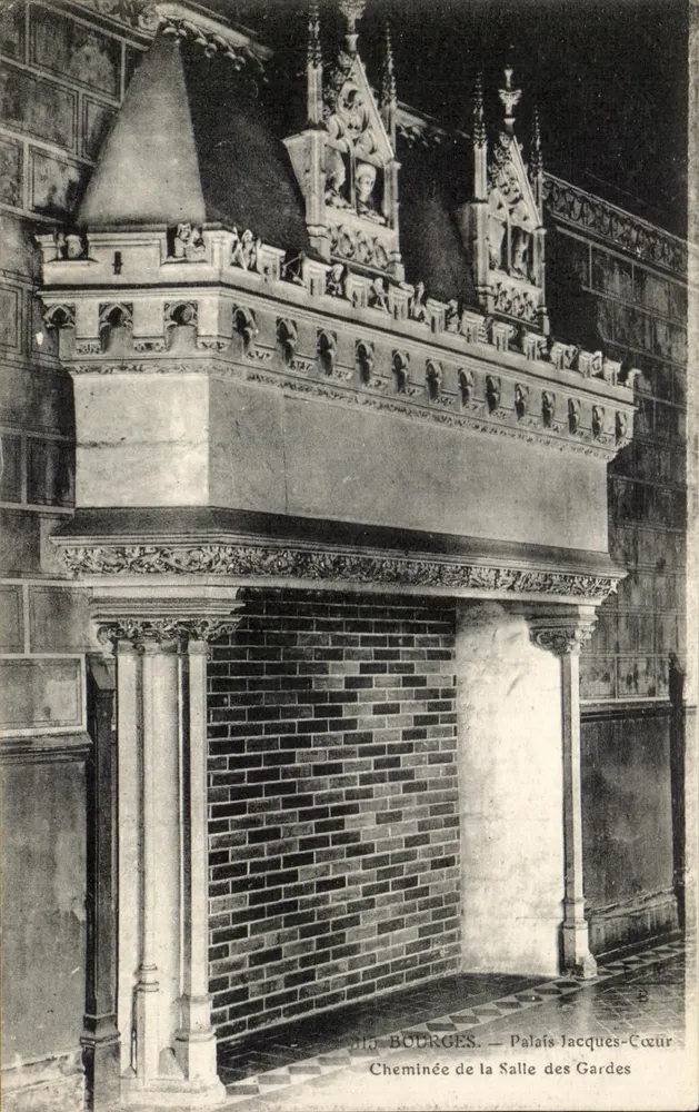 Bourges — Palais Jacques-Cœur — Kamin der Wachstube - Vorderseite