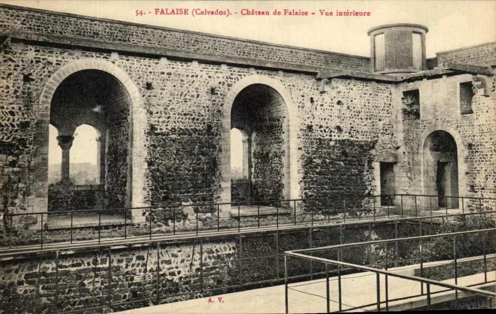 Falaise (Calvados) - Schloss Falaise - Innenansicht — A. V. n° 54 - Vorderseite