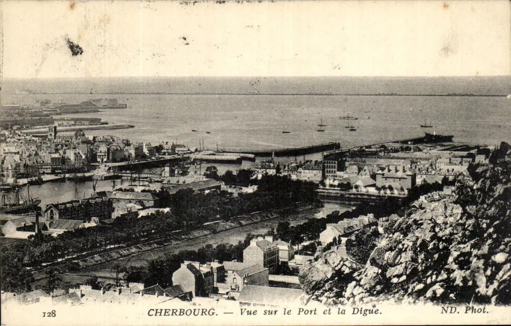 Cherbourg — Ansicht des Hafens und der Mole — ND. Phot. - Vorderseite