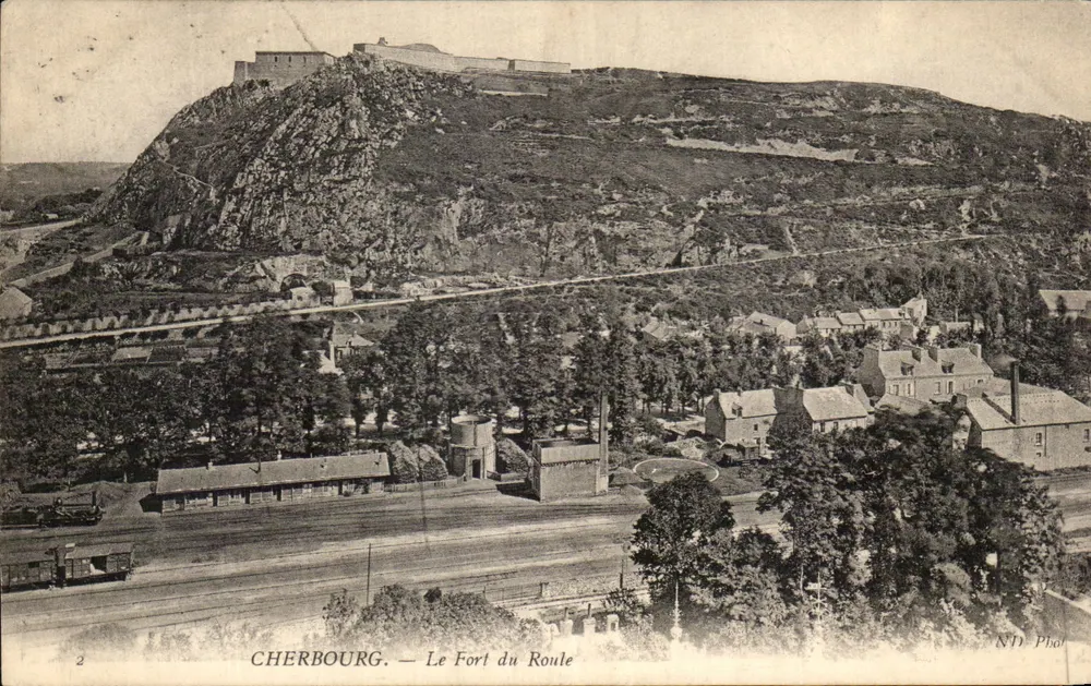 Cherbourg — O Forte do Roule — ND Phot - Frente