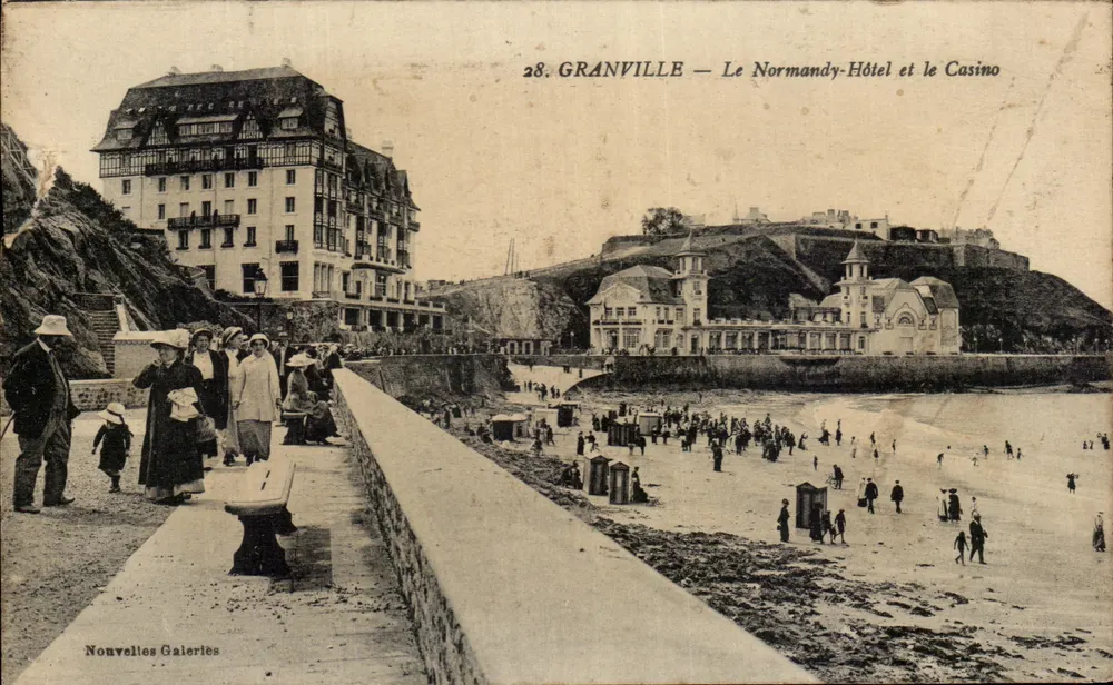 Granville — Le Normandy-Hôtel et le Casino — Nouvelles Galeries - Vorderseite