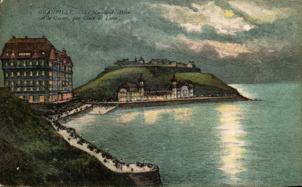 Granville — Ansicht des Normandy-Hotels und des Casinos, von Clair de Lune - Vorderseite