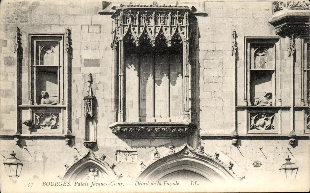Bourges. Palácio Jacques-Cœur — Detalhe da Fachada — LL. - Frente