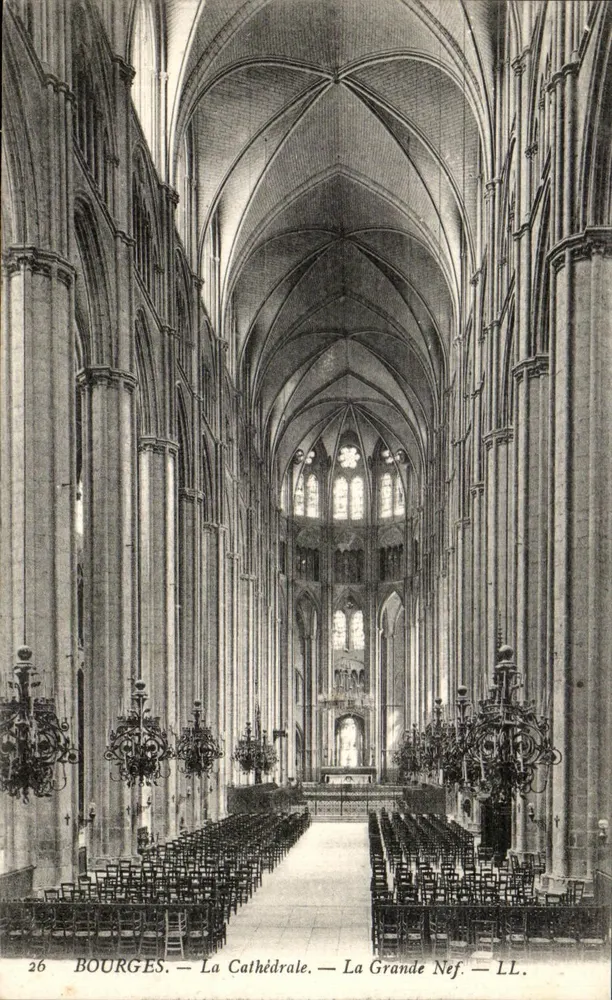 Bourges — A Catedral — A Grande Nave — LL. — N° 26 - Frente