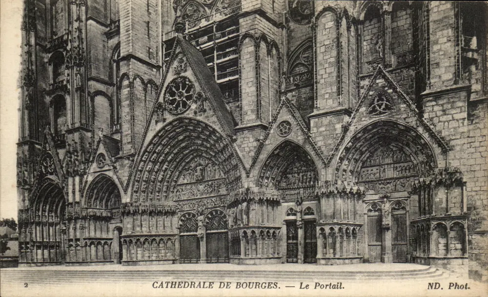 Catedral de Bourges — O Portal — ND. Fot. - Frente