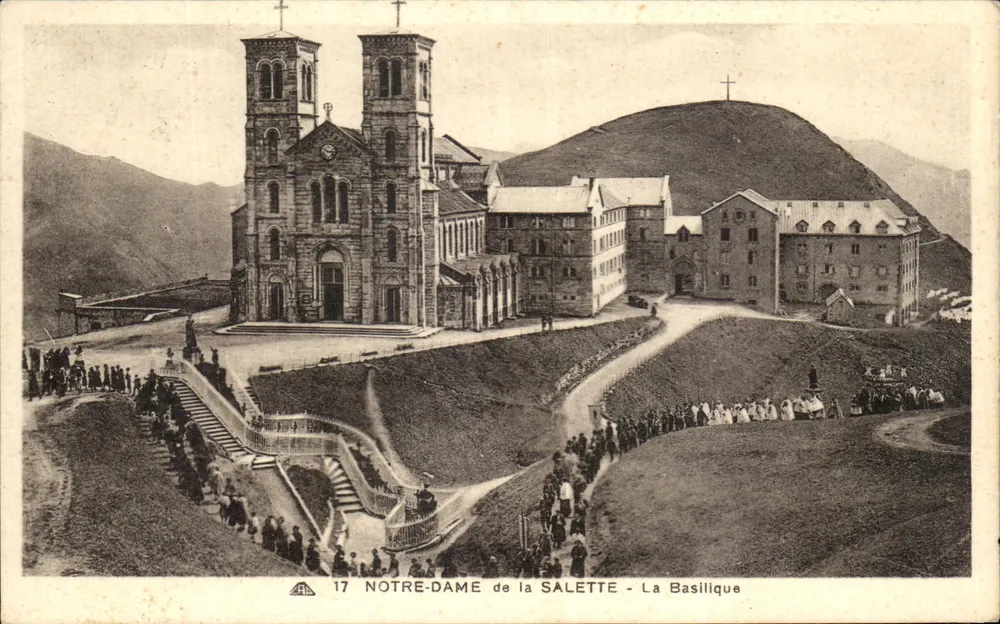 Nossa Senhora da Salette — A Basílica — Editor A.H. n°17 - Frente