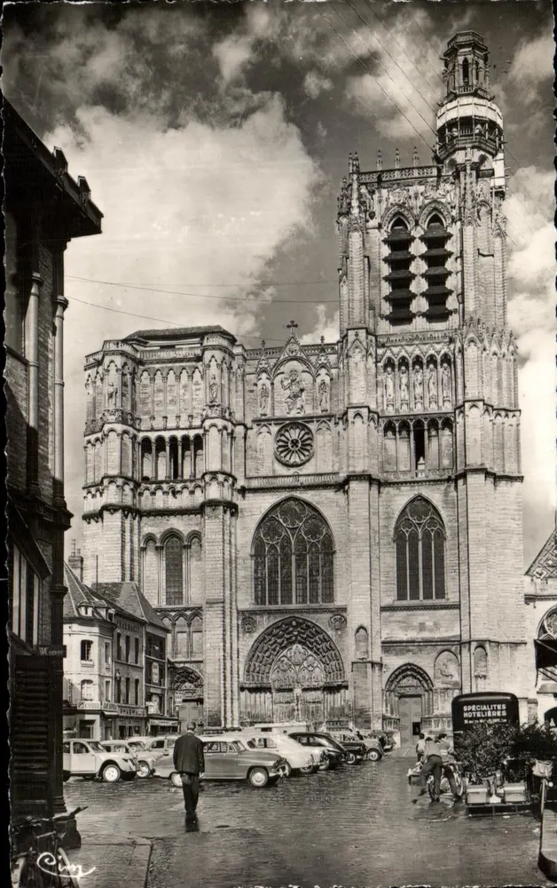 Sens (Yonne) — A Catedral — Combiér (S.-et-L.) - Frente