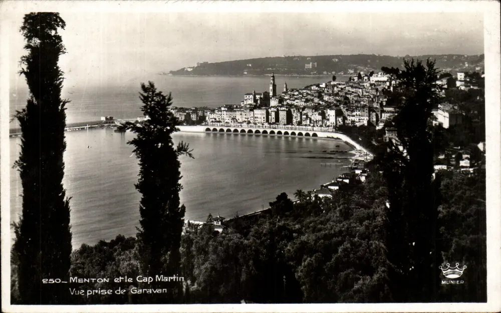 Menton e o Cabo Martin — Vista tirada de Garavan — Munier, n°250 - Frente