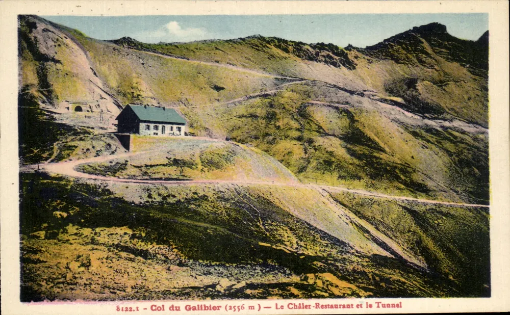 Col du Galibier (2556 m) — Das Châler-Restaurant und der Tunnel - Vorderseite