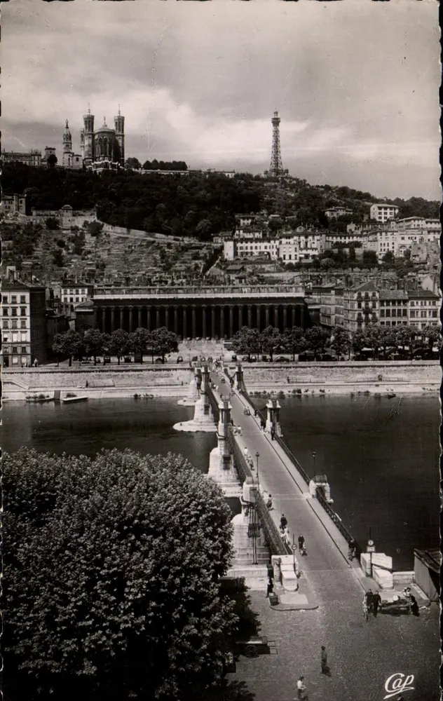 Lyon - Het Paleis van Justitie en de Berg Fourvière — uitgever Réal-Photo, n° 106 - Voorkant