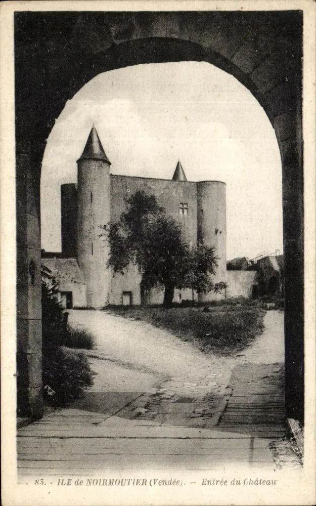 Ilha de Noirmoutier (Vendée) — Entrada do Castelo — G. Artaud, n°83 - Frente