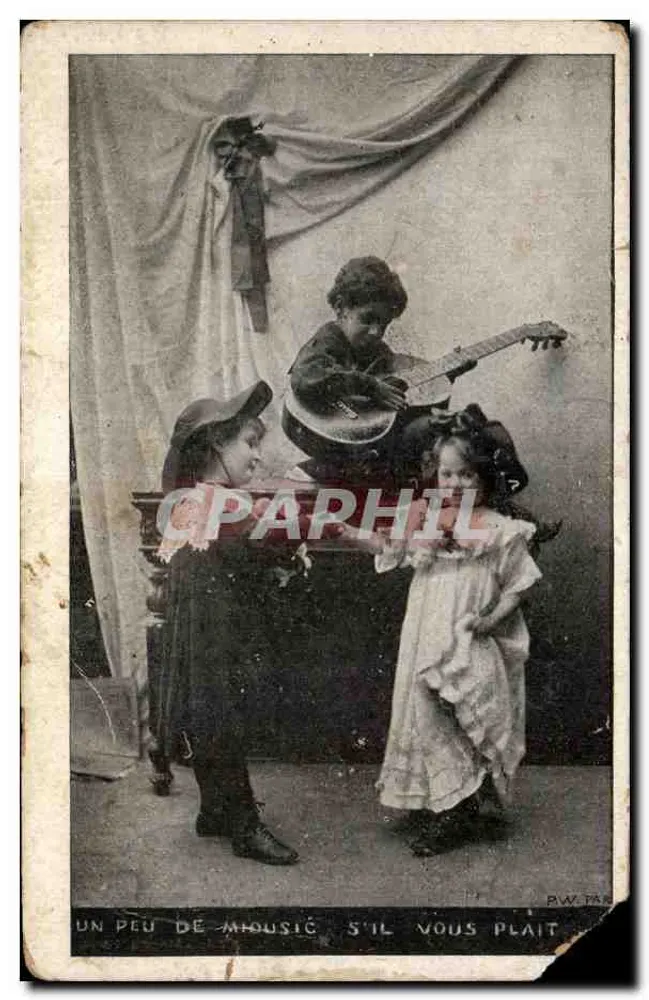 Enfants jouant de la guitare — P.W. TAR — n° de série non visible - Recto