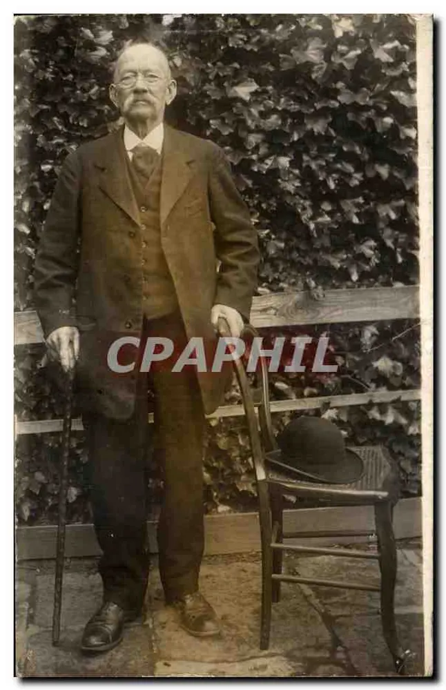 Homem idoso com cajado — jardim — B. Guilliennot, Paris - Frente