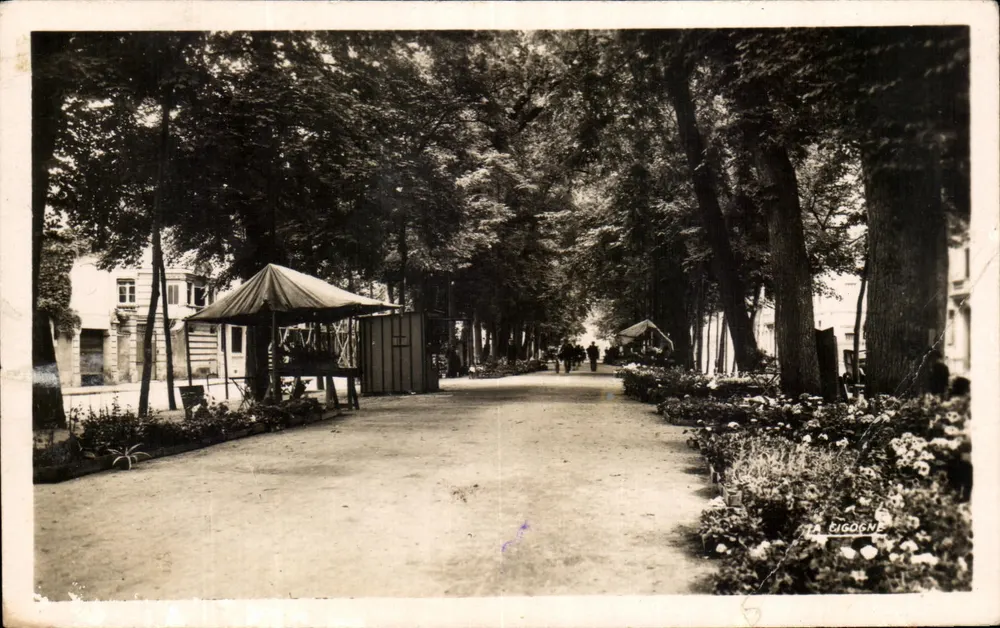 Tours — Boulevard Béranger, mercado de flores — Edições « La Cigogne » - Frente