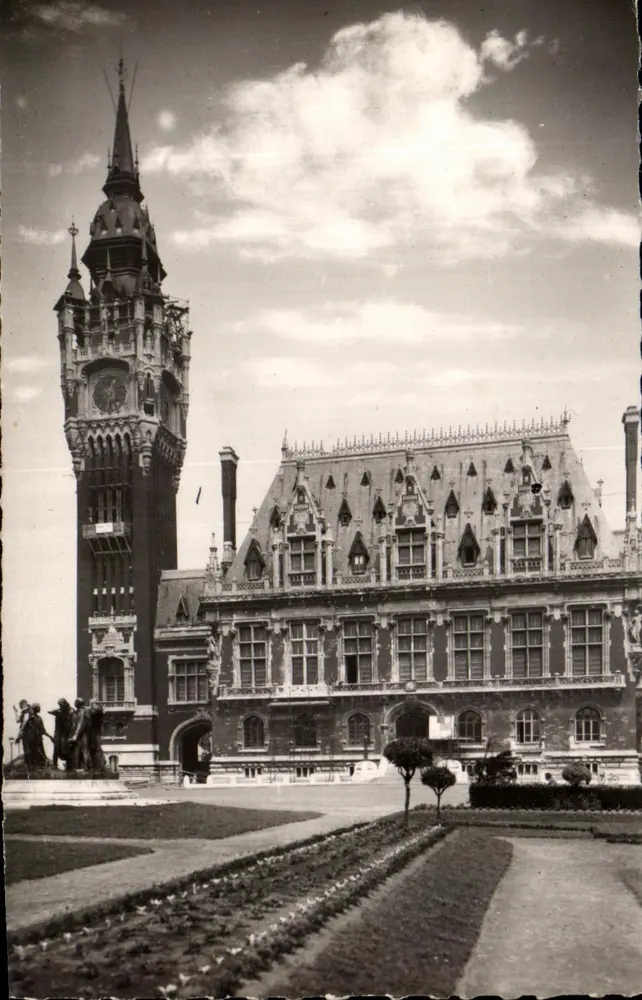 Hôtel de Ville de Calais — vista da torre e do edifício — Éditions O.P. Paris - Frente