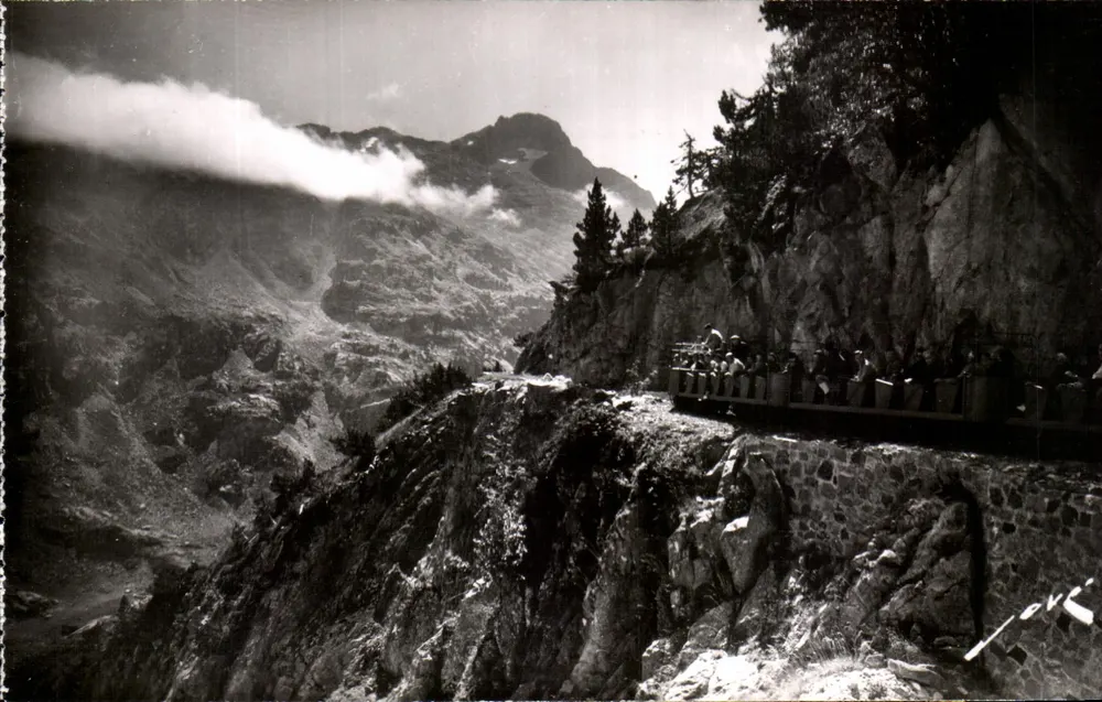 Valle d'Ossau — In viaggio verso il lago d'Artouste — Edizioni JOVÉ, Pau (B.P.) - Recto