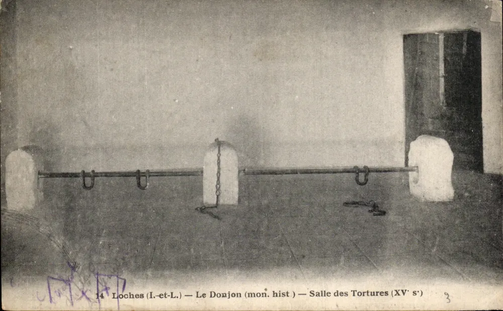 Loches (Loir-et-Cher) — Der Bergfried (historisches Denkmal) — Folterkammer (15. Jahrhundert) - Vorderseite